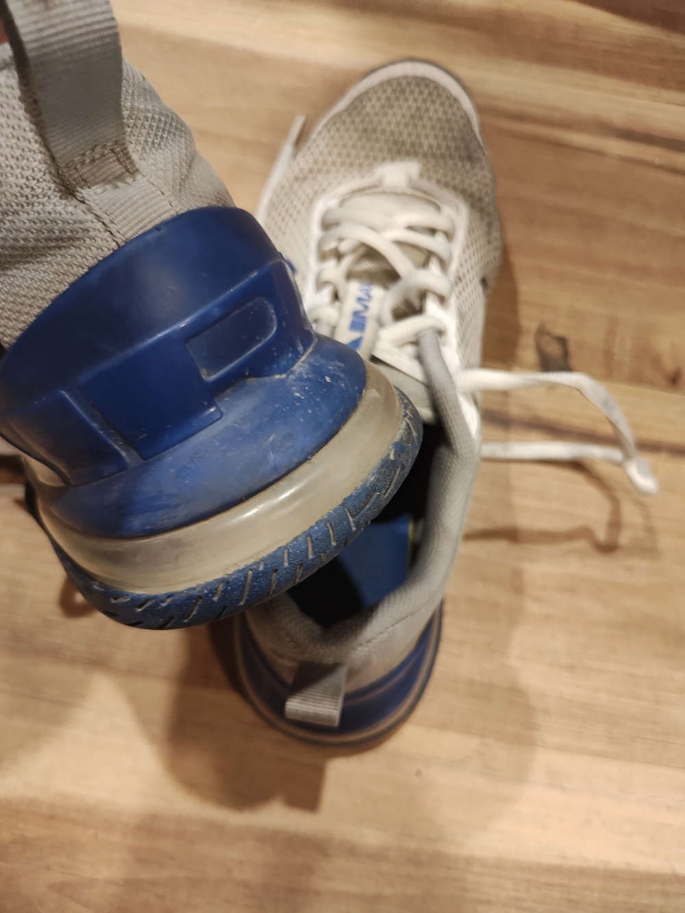 Nike Air Max Men’s Beige and Blue Running Shoes - Picture 5 of 6